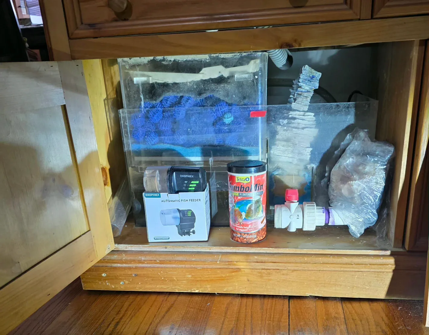 Fish Tank with Stand and Accessories image indicator(5)