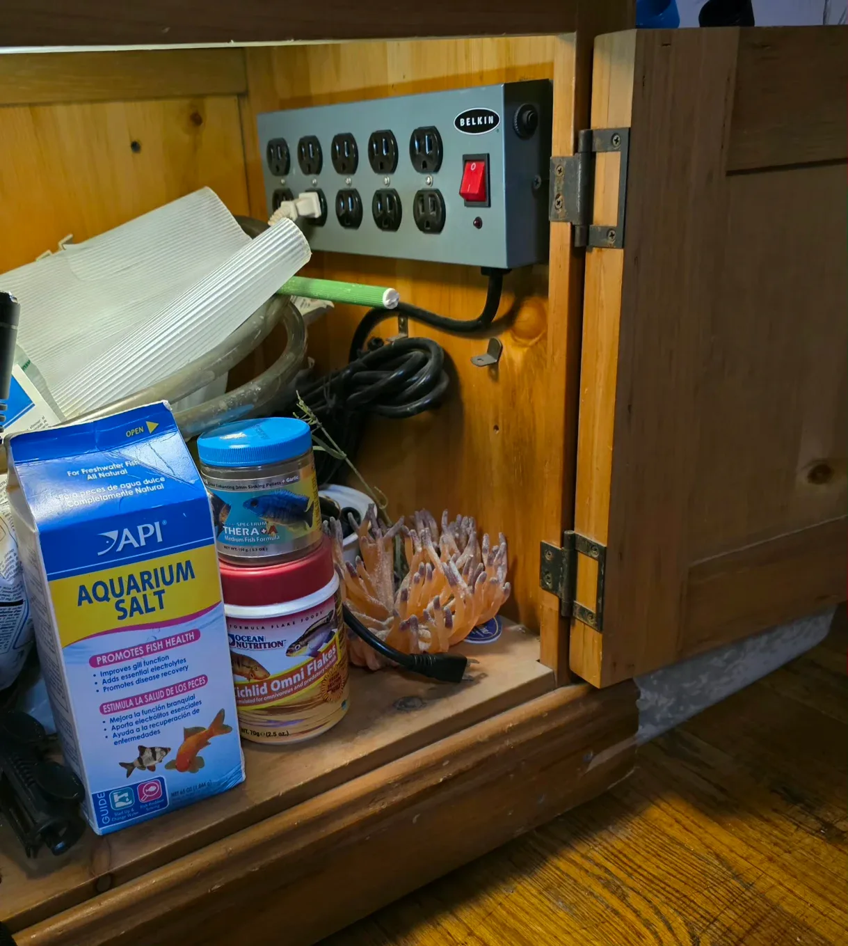 Fish Tank with Stand and Accessories image indicator(6)