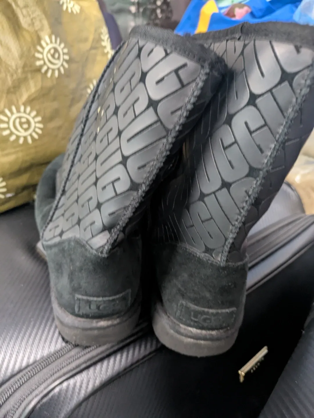 UGG Classic Short II Logo Boots   Size 9 image indicator(2)