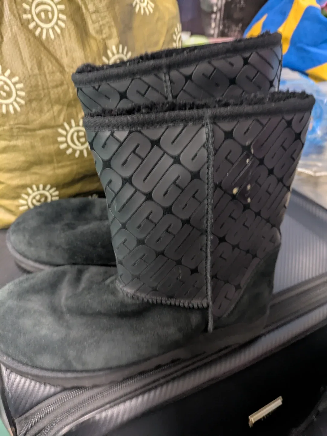 UGG Classic Short II Logo Boots   Size 9 image indicator(3)