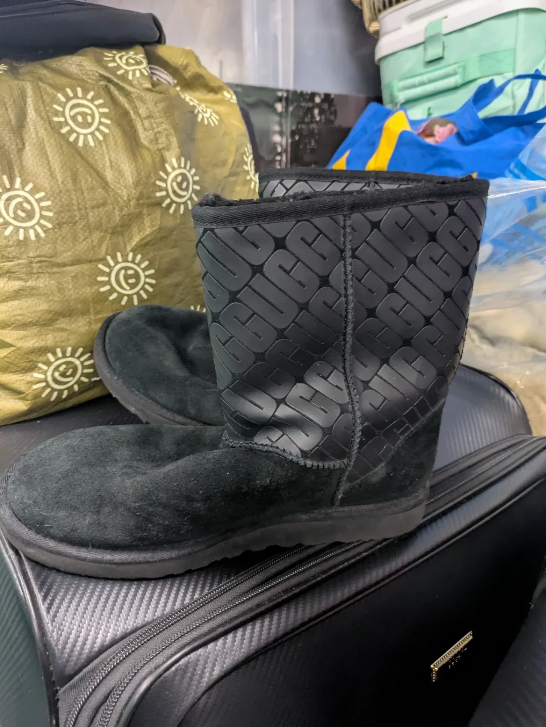 UGG Classic Short II Logo Boots   Size 9 image indicator(4)