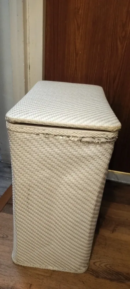 Wicker Laundry Hamper with Lid image indicator(4)