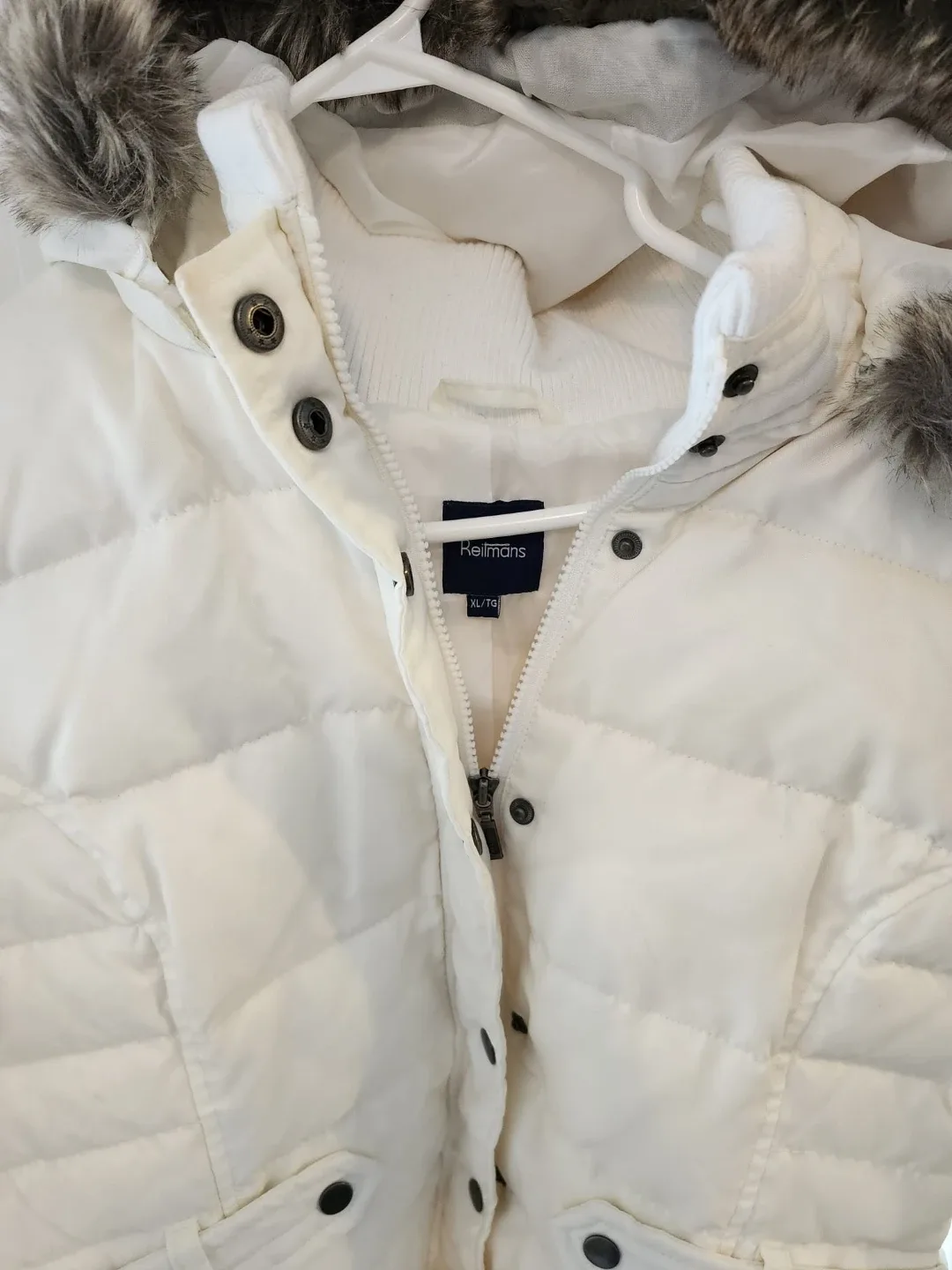 Kellmans XL White Puffer Jacket image indicator(2)