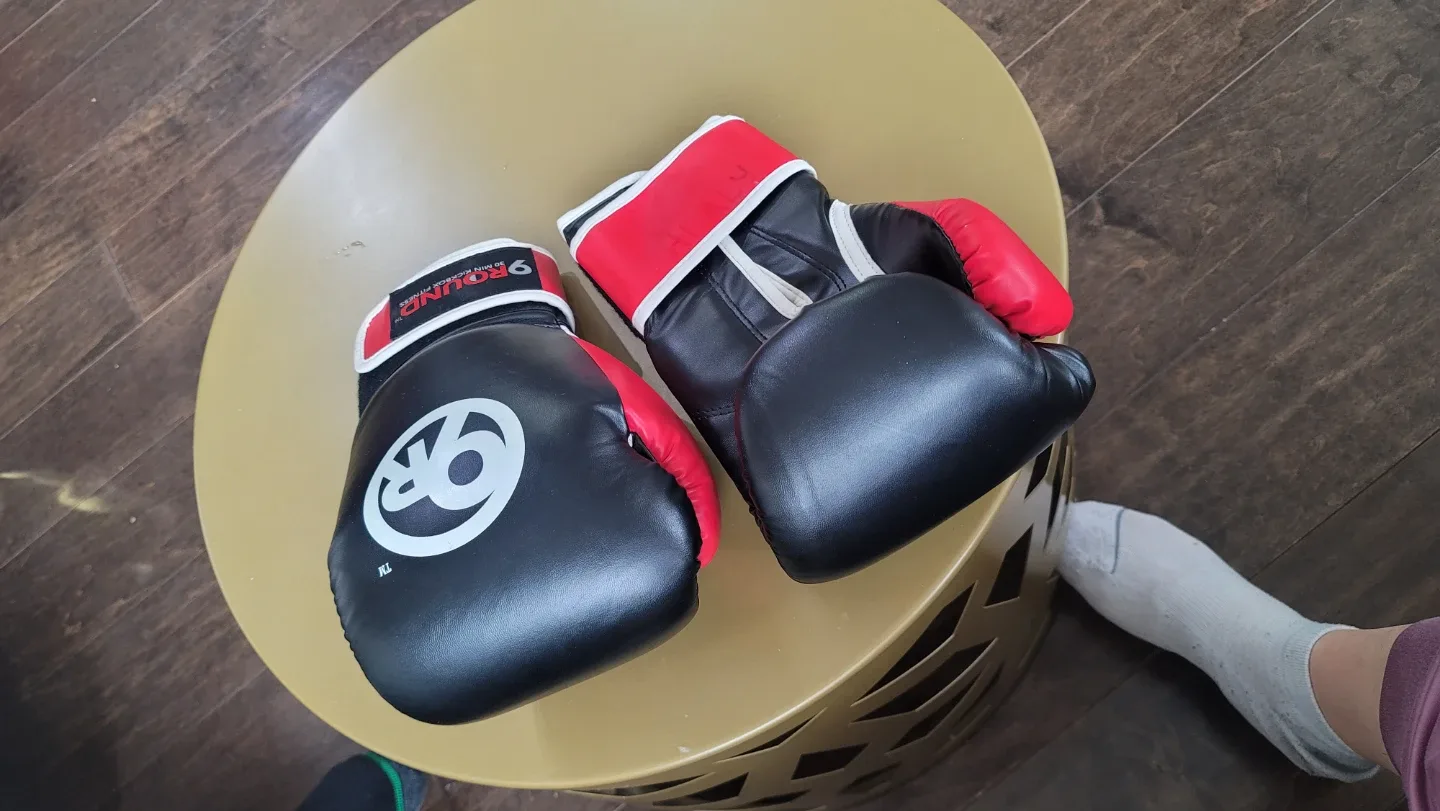 9Round Kickbox Fitness Gloves - Black & Red