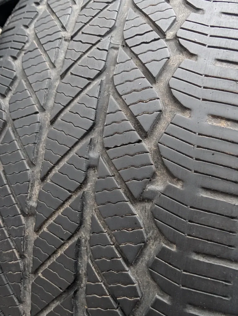 Bridgestone Weatherpeak 225/60R18 Tire image indicator(9)