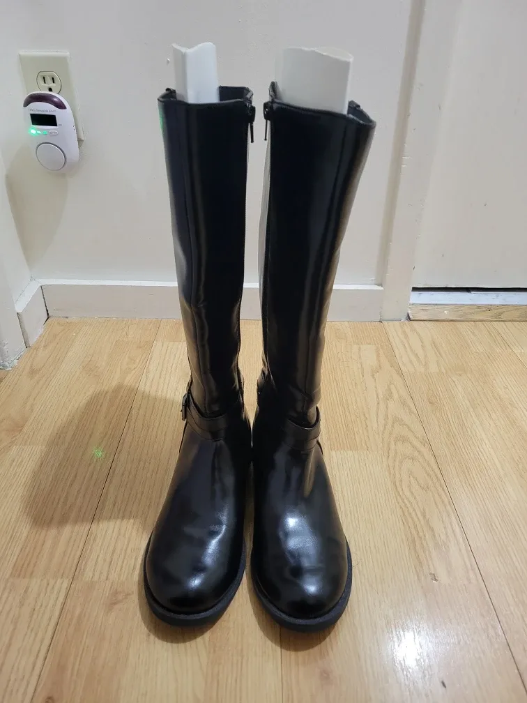 LIKE NEW! Wide Calf Tall Boots image indicator(3)