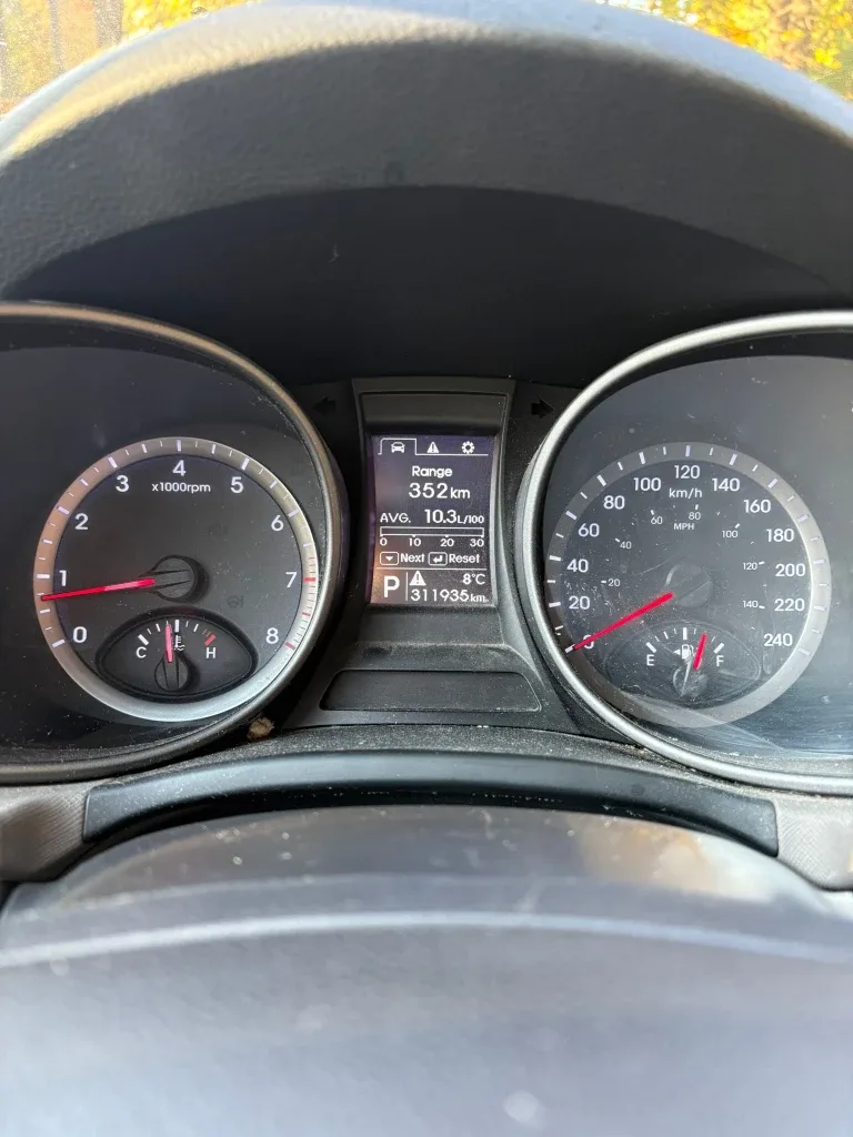 Hyundai Santa Fe SUV 2013 sport image indicator(5)