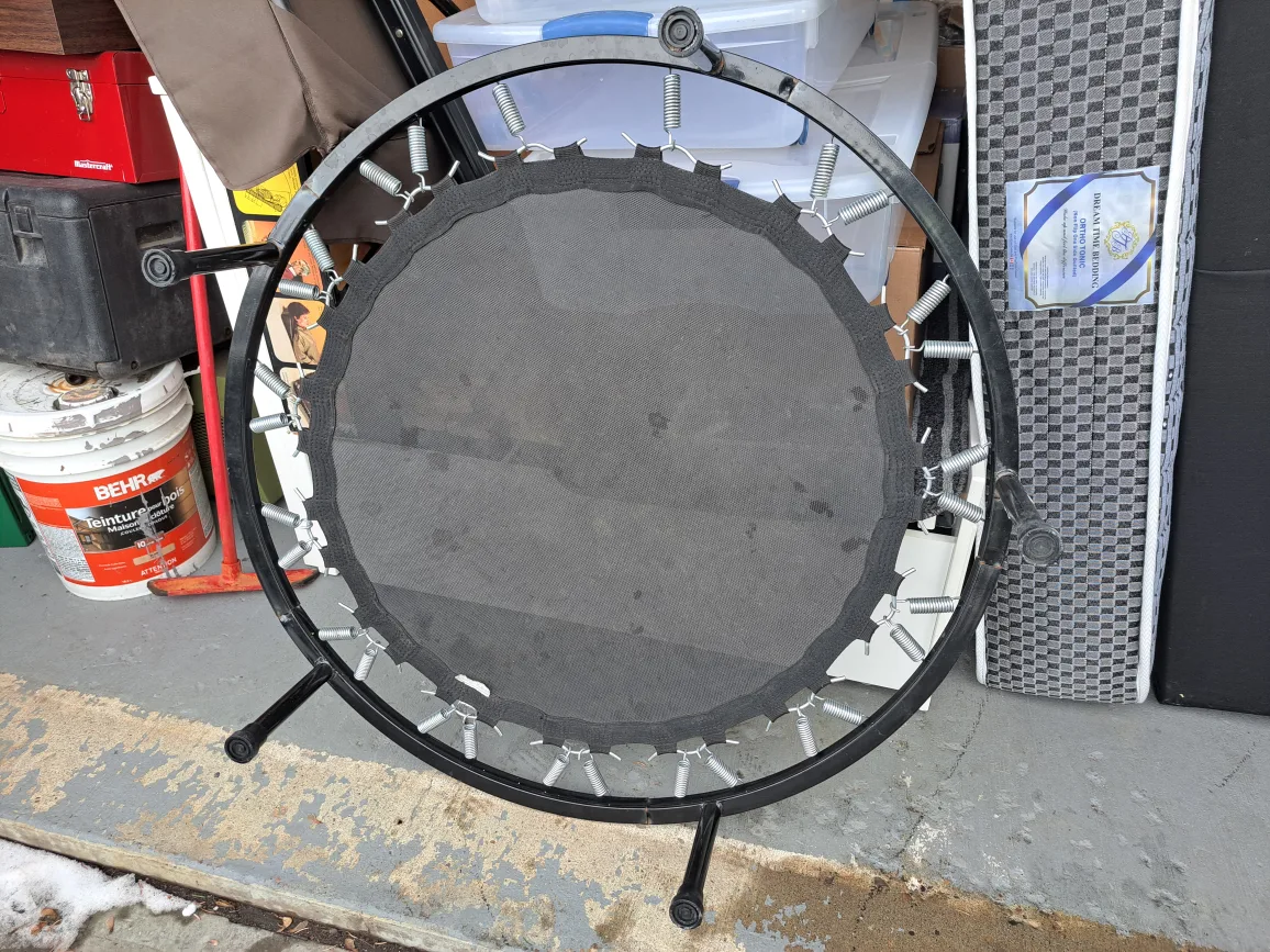 Mini Trampoline - Black image indicator(3)