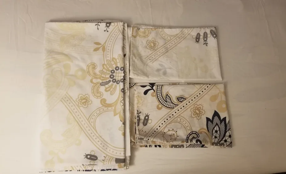 Bedsheet and Two Pillowcase image indicator(10)