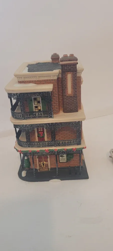 Department 56 French Quarter Corner Building image indicator(2)