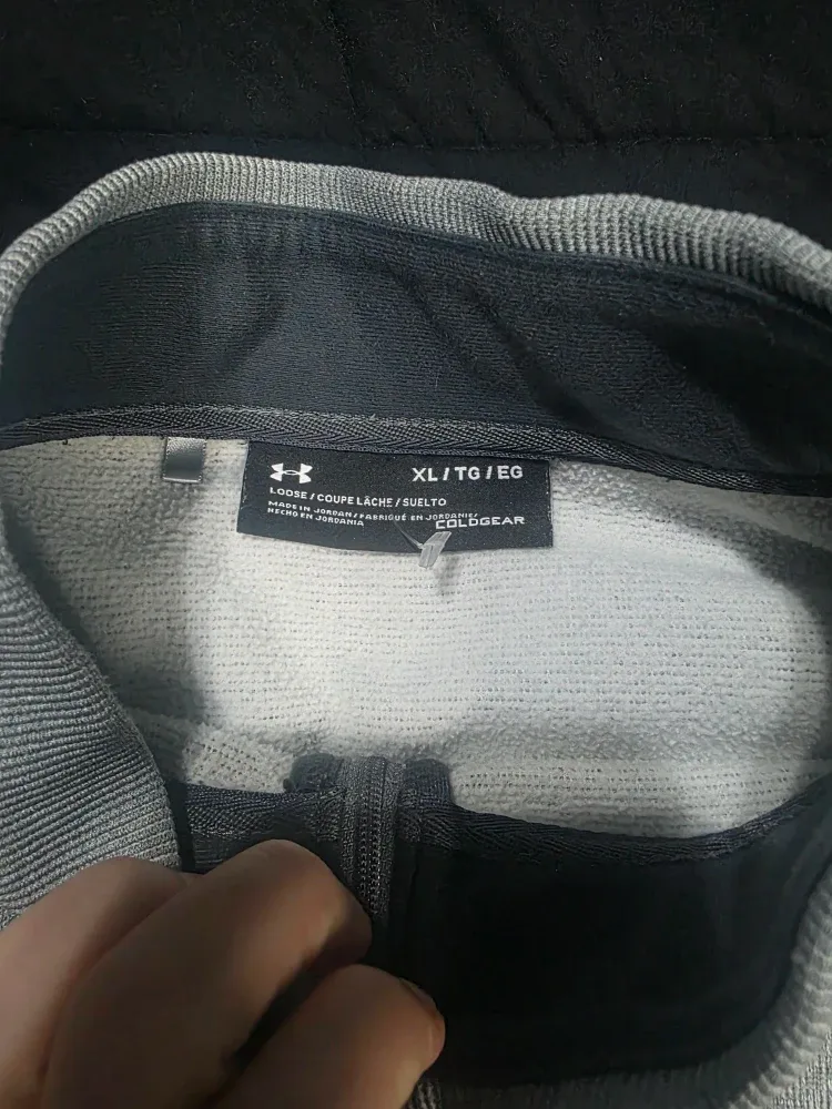 Under Armour Gray 1/4 Zip Pullover XL image indicator(6)