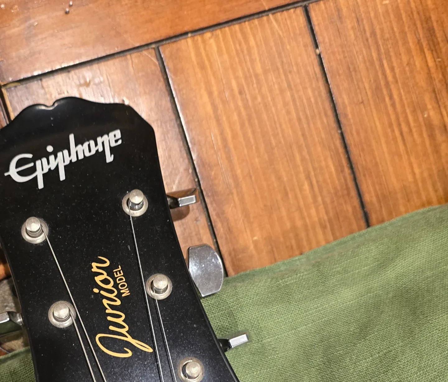 Epiphone Junior Model Electric Guitar image indicator(5)