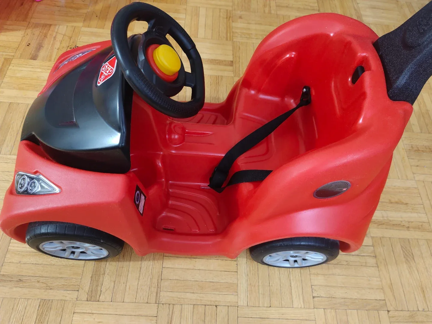 Hardly Used Step2 Red Whisper Ride Touring Wagon image indicator(6)