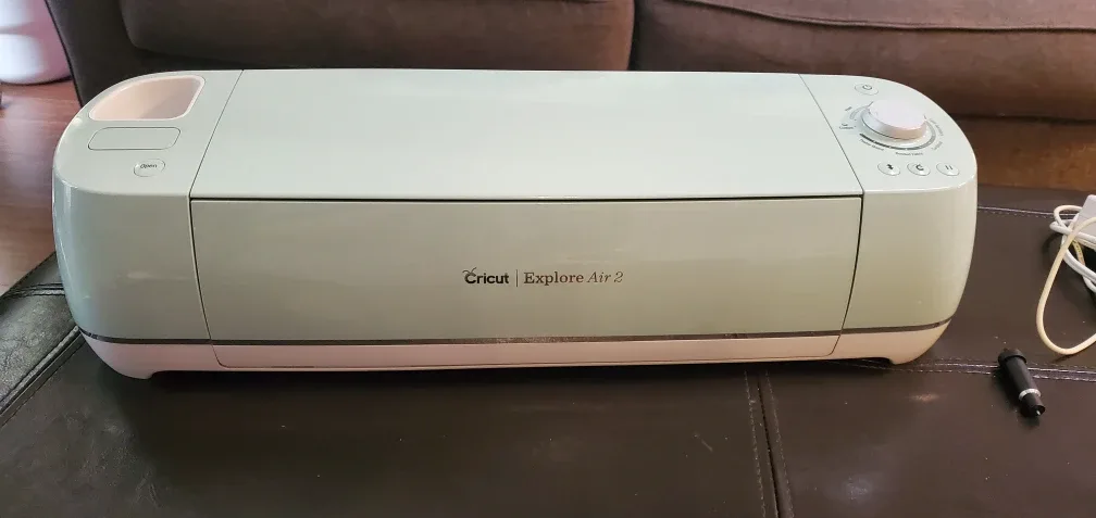 Cricut Explore Air 2 with accessories
