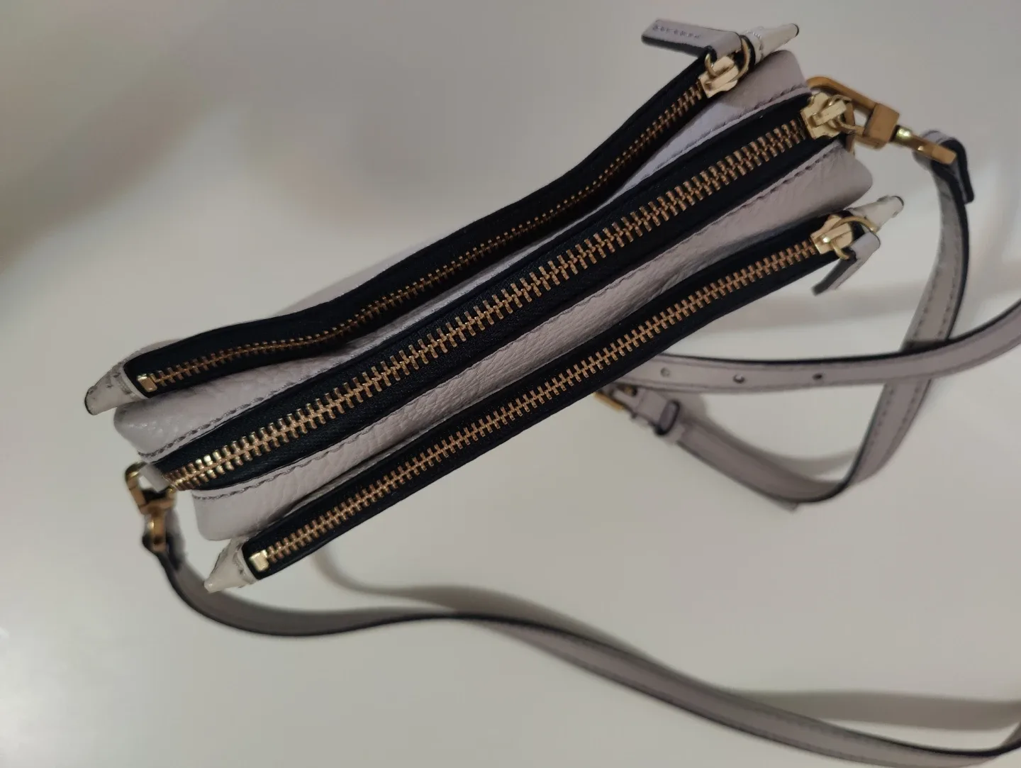 Fossil White/Grey Leather Crossbody Bag image indicator(3)