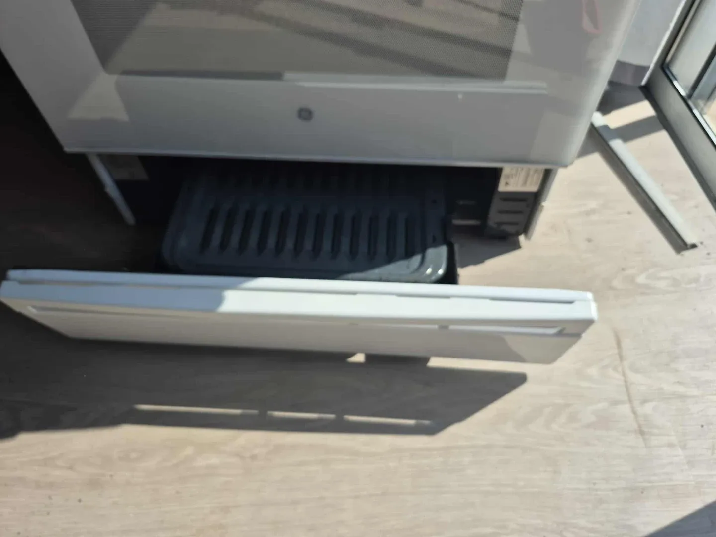 Used White Gas Range Stove - Cleaned Like New! image indicator(7)