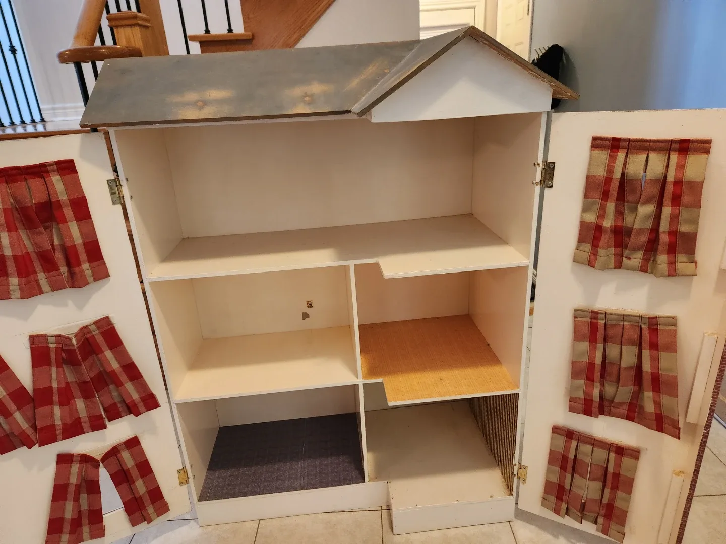 Dollhouse for that special person. Custom built. image indicator(3)