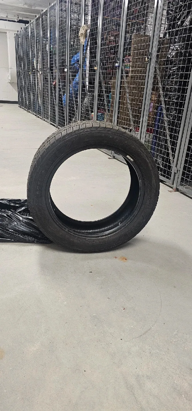 Set of 4 Used Tires image indicator(2)