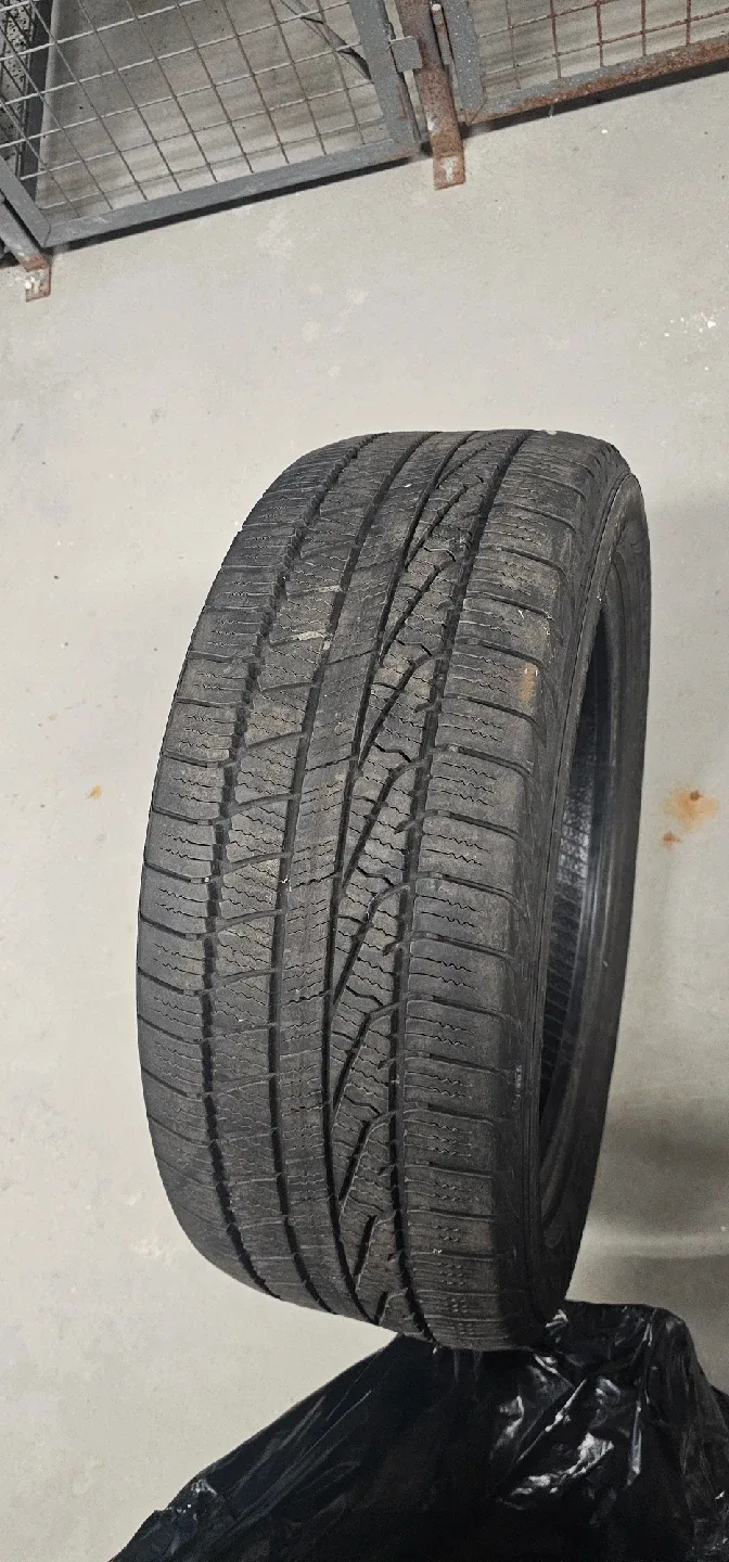 Set of 4 Used Tires image indicator(4)