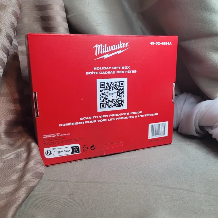 Milwaukee Gift Set image indicator(9)