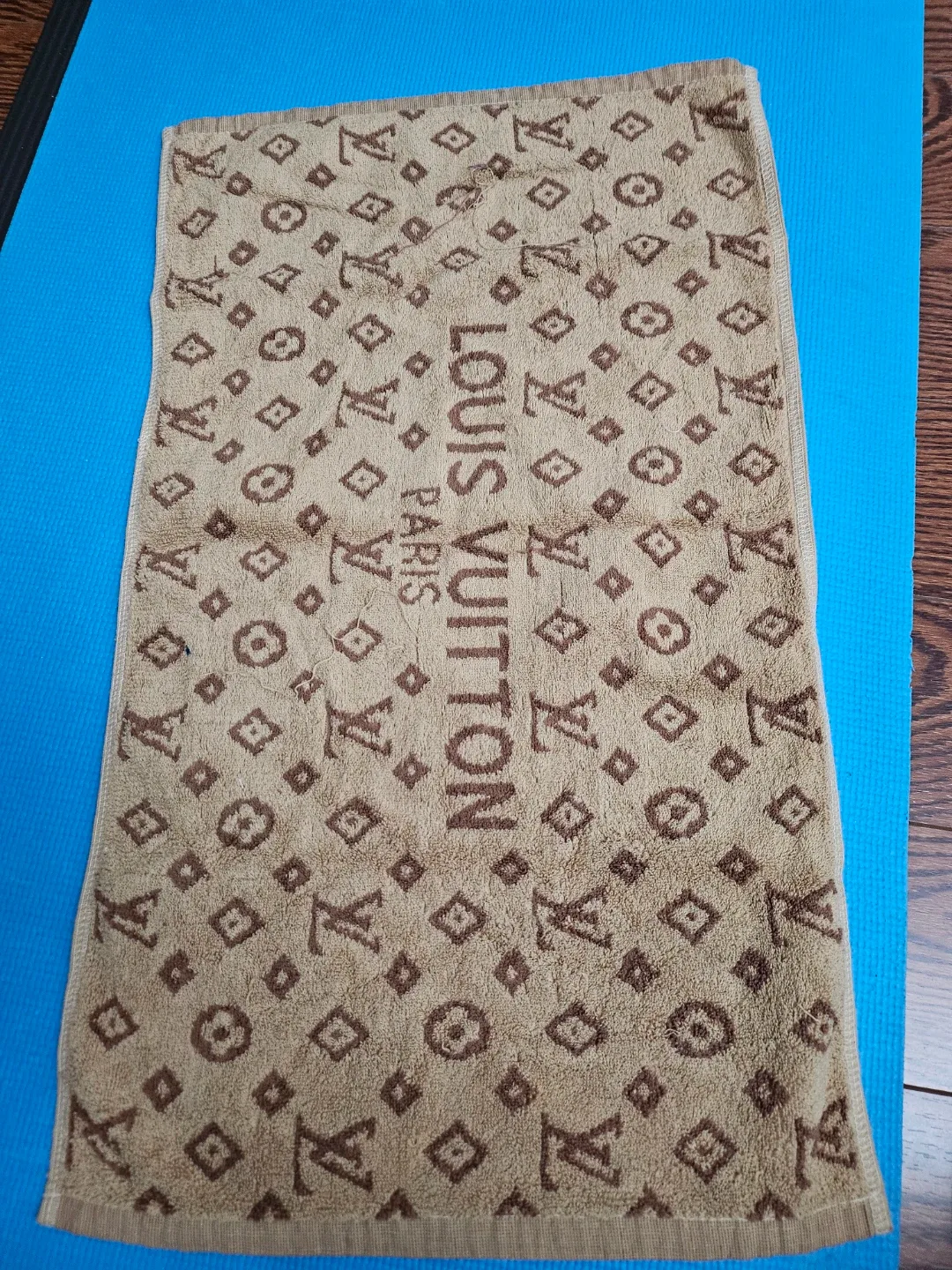LV Brown Towel image indicator(2)