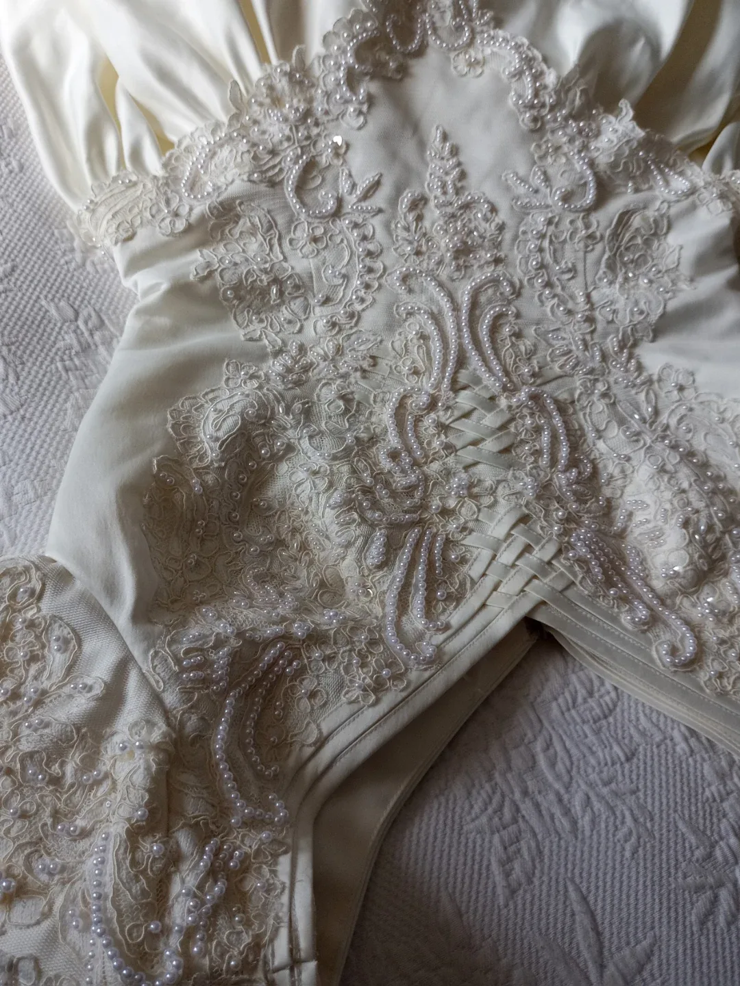 Wedding dress,ivory image indicator(2)