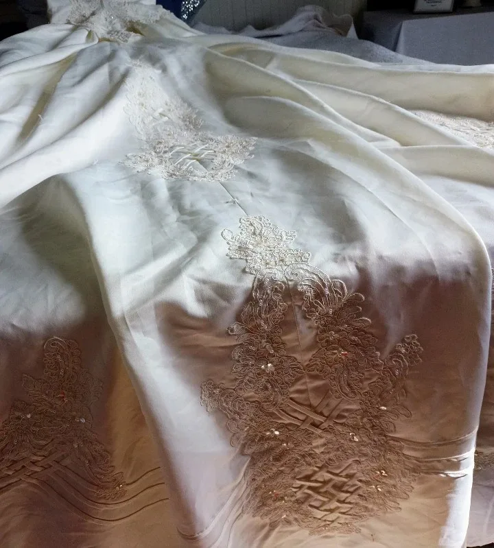 Wedding dress,ivory image indicator(3)