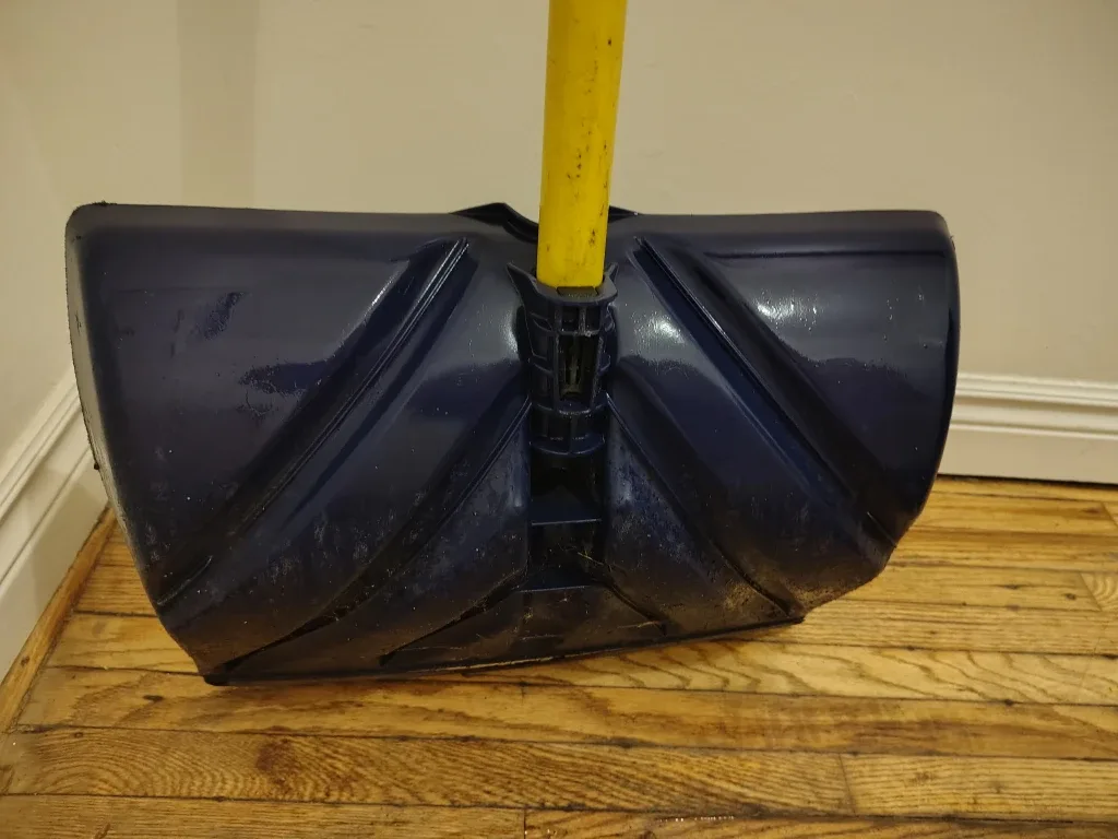 Sturdy Yukon Snow Shovel - Plastic Blade 17.5in  $10 image indicator(5)
