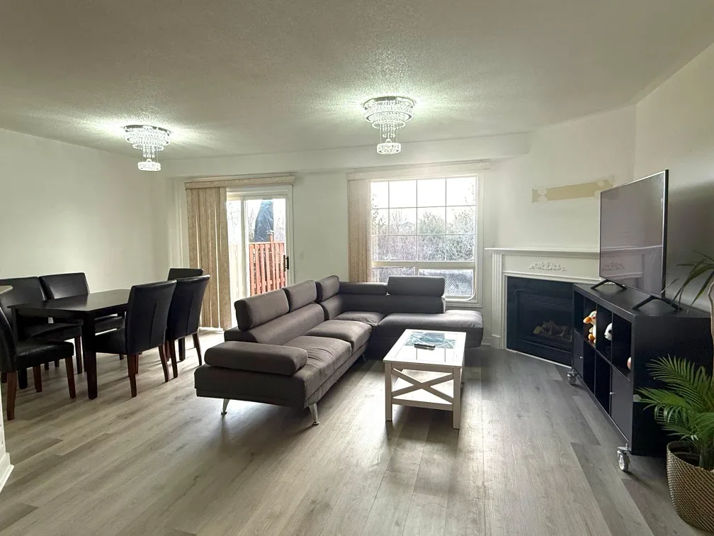 Private room for rent on upper floor image indicator(8)