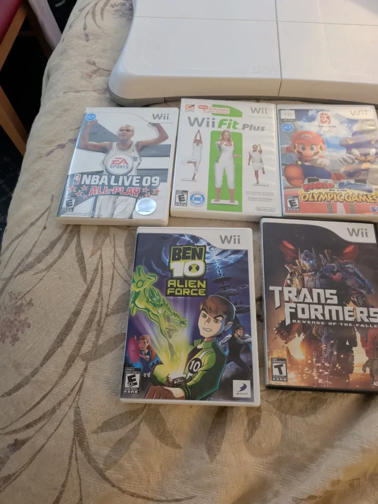 Nintendo Wii Games Bundle image indicator(10)