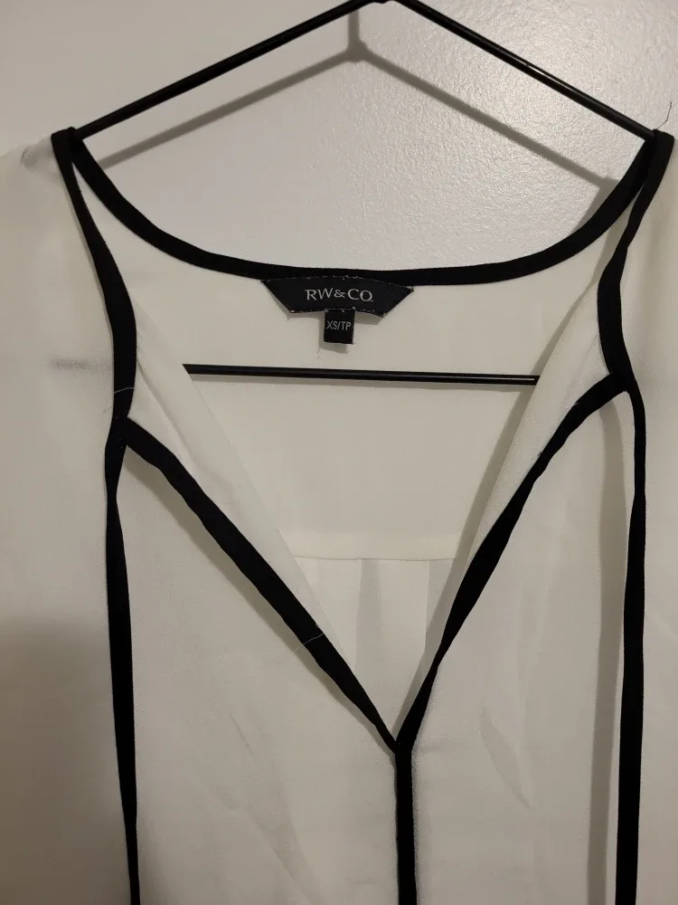 RW&CO Womens Blouse (Like New) image indicator(2)