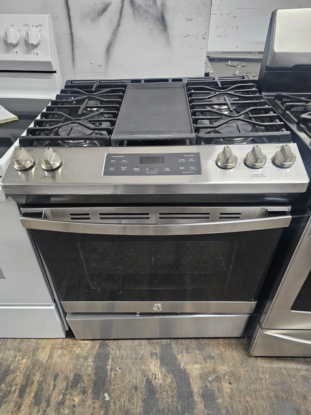 GE Profile 30in Stainless steel gas stove thumbnail