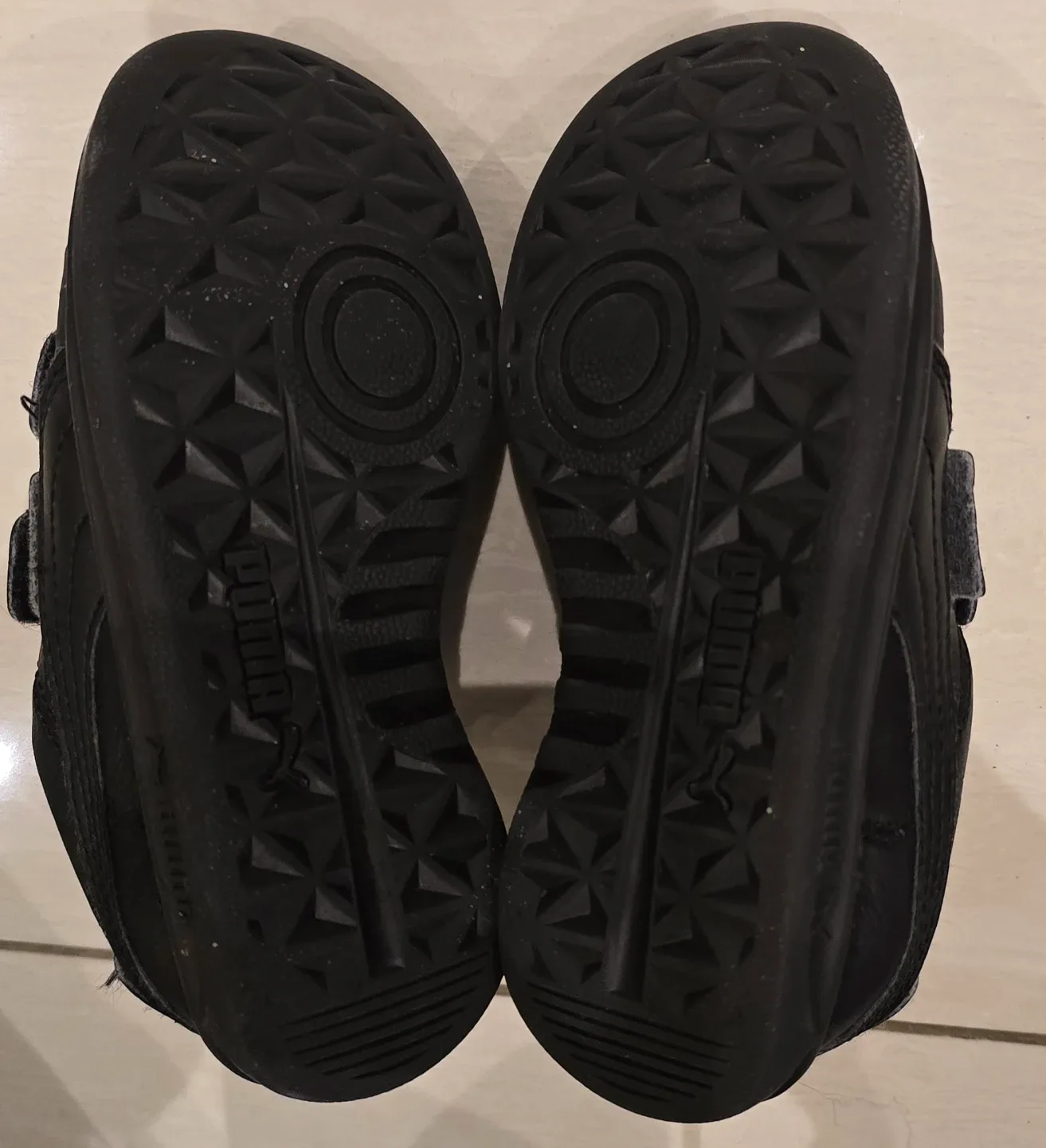 Little Boys Puma Black Sneakers! - Size 10.5 image indicator(7)