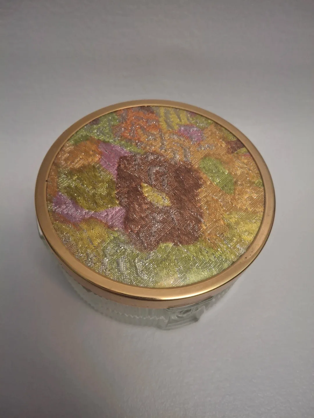 Vintage Round Glass Trinket Box image indicator(2)