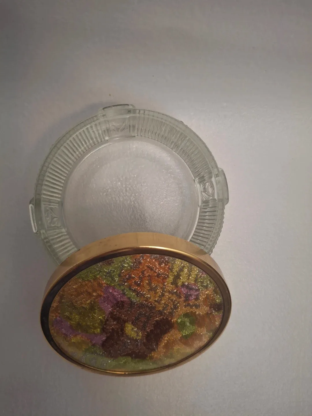 Vintage Round Glass Trinket Box image indicator(4)