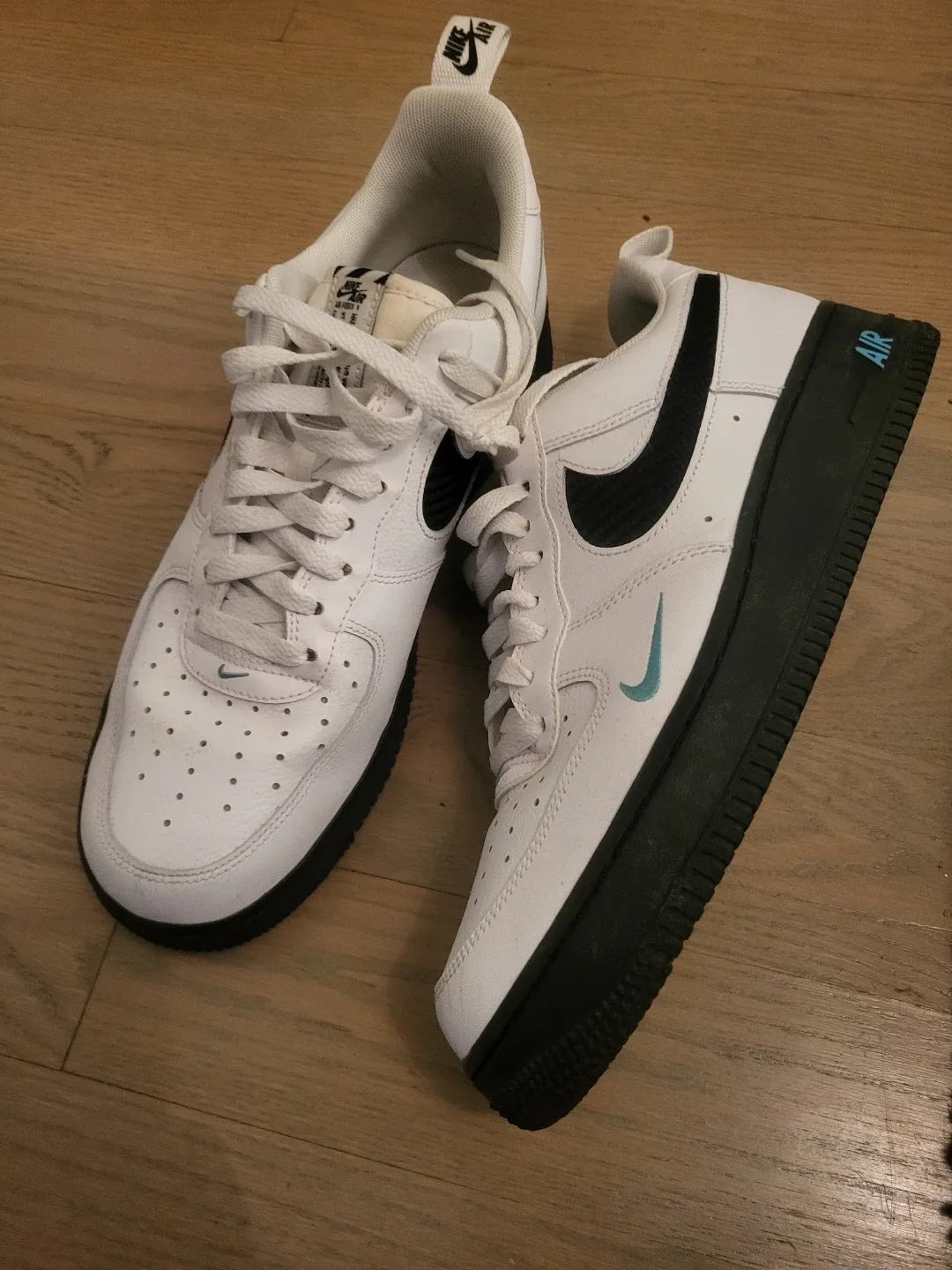 Nike Air Force 1 '07 LV8 J22 Size 9.5 US image indicator(2)