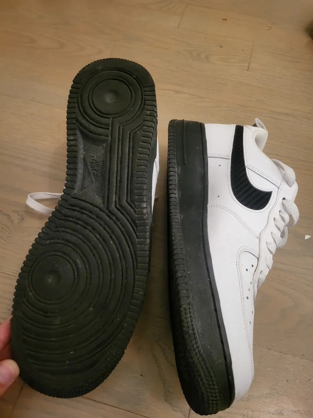 Nike Air Force 1 '07 LV8 J22 Size 9.5 US image indicator(3)