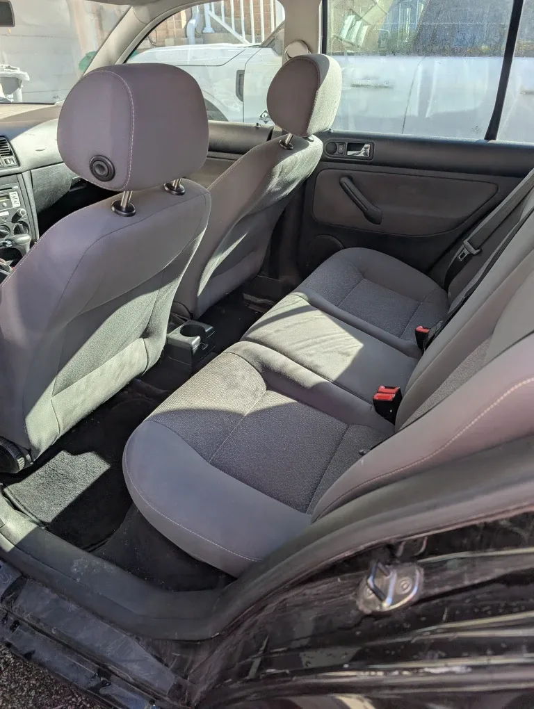 Volkswagen Golf - Black 2010 image indicator(6)