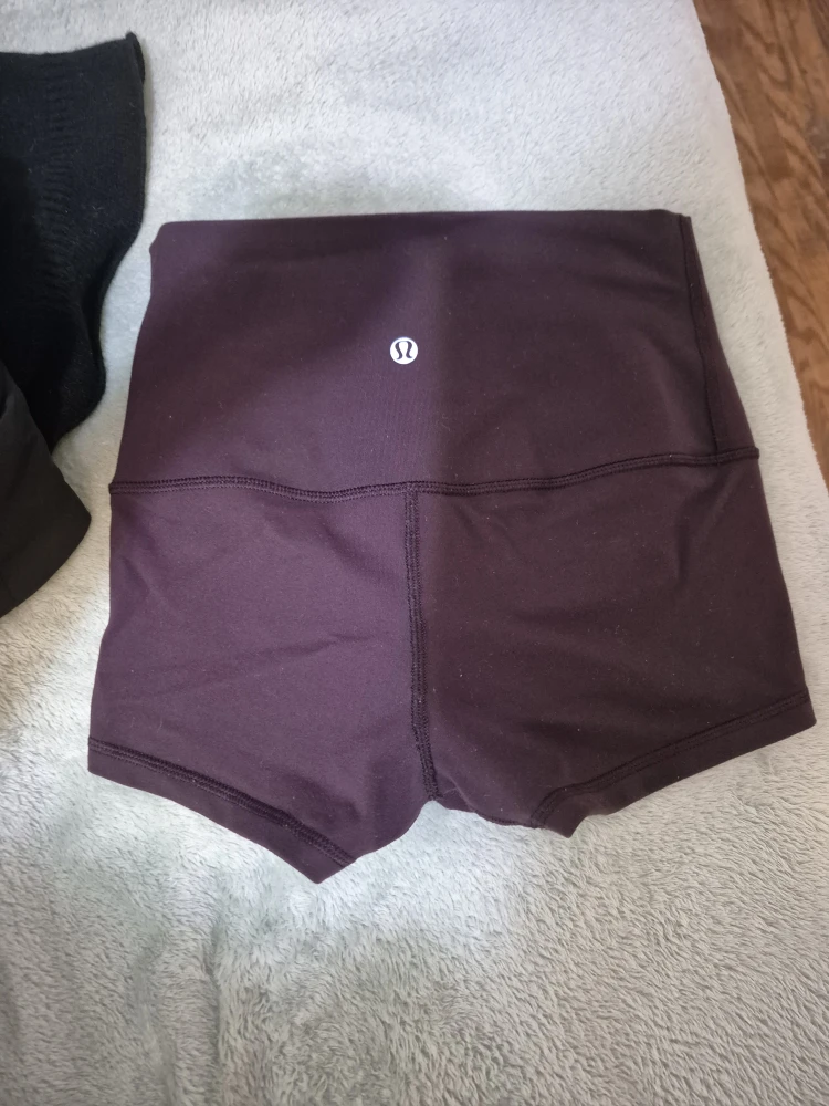 Lululemon Hotty Hot Shorts - Size 4