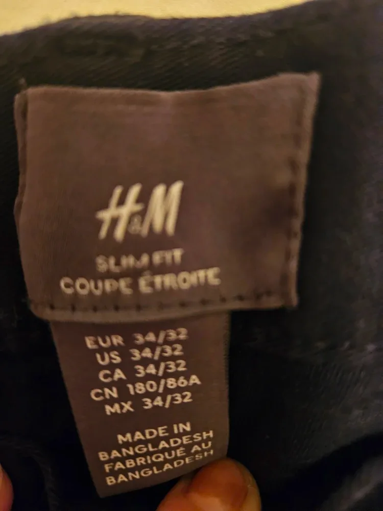 H&M Slim Fit Jeans - Size 34/32 image indicator(3)