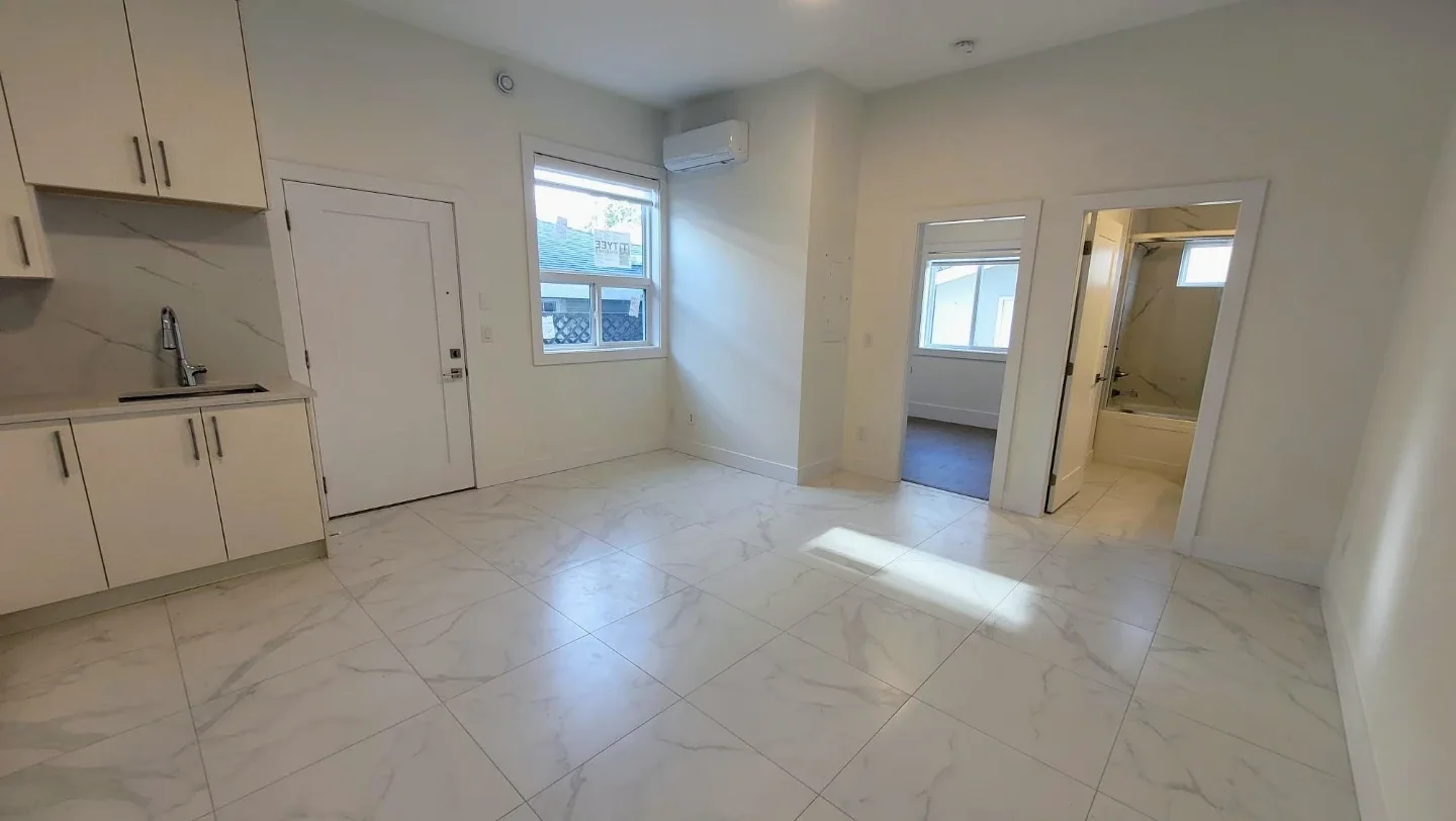 1 Bedroom, 1 Bathroom Suite for Rent image indicator(2)