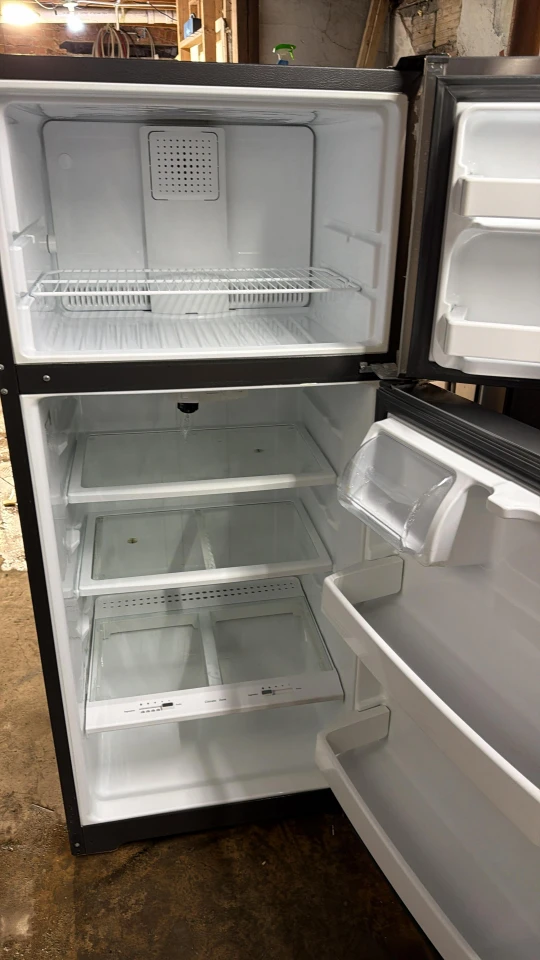 General eléctric 28in wide Stainless steel  refrigerator - photo 2