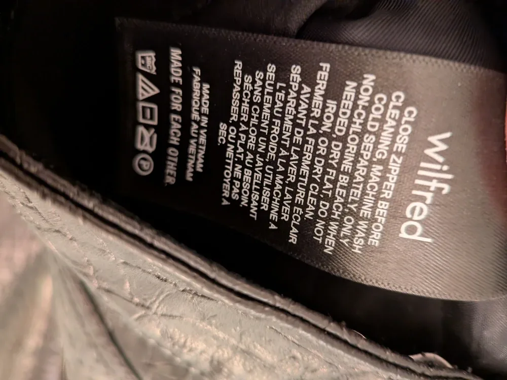 Aritzia Wilfred Melina Vegan Python pants image indicator(5)