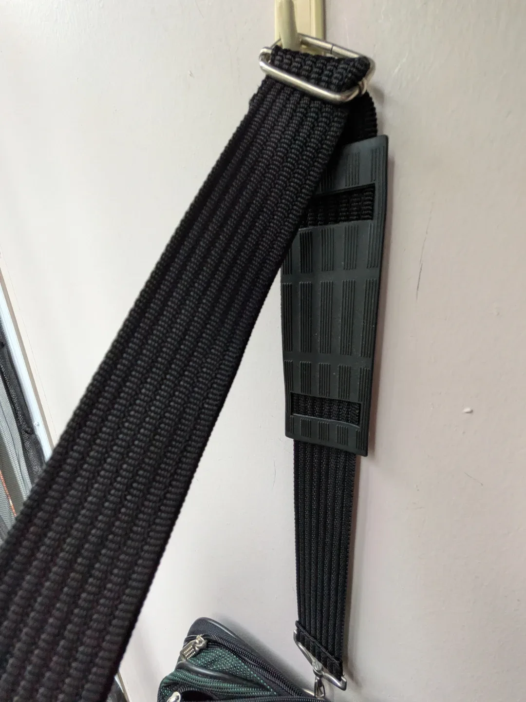 Stralking Green duffle/gym carry on shoulder Bag image indicator(6)