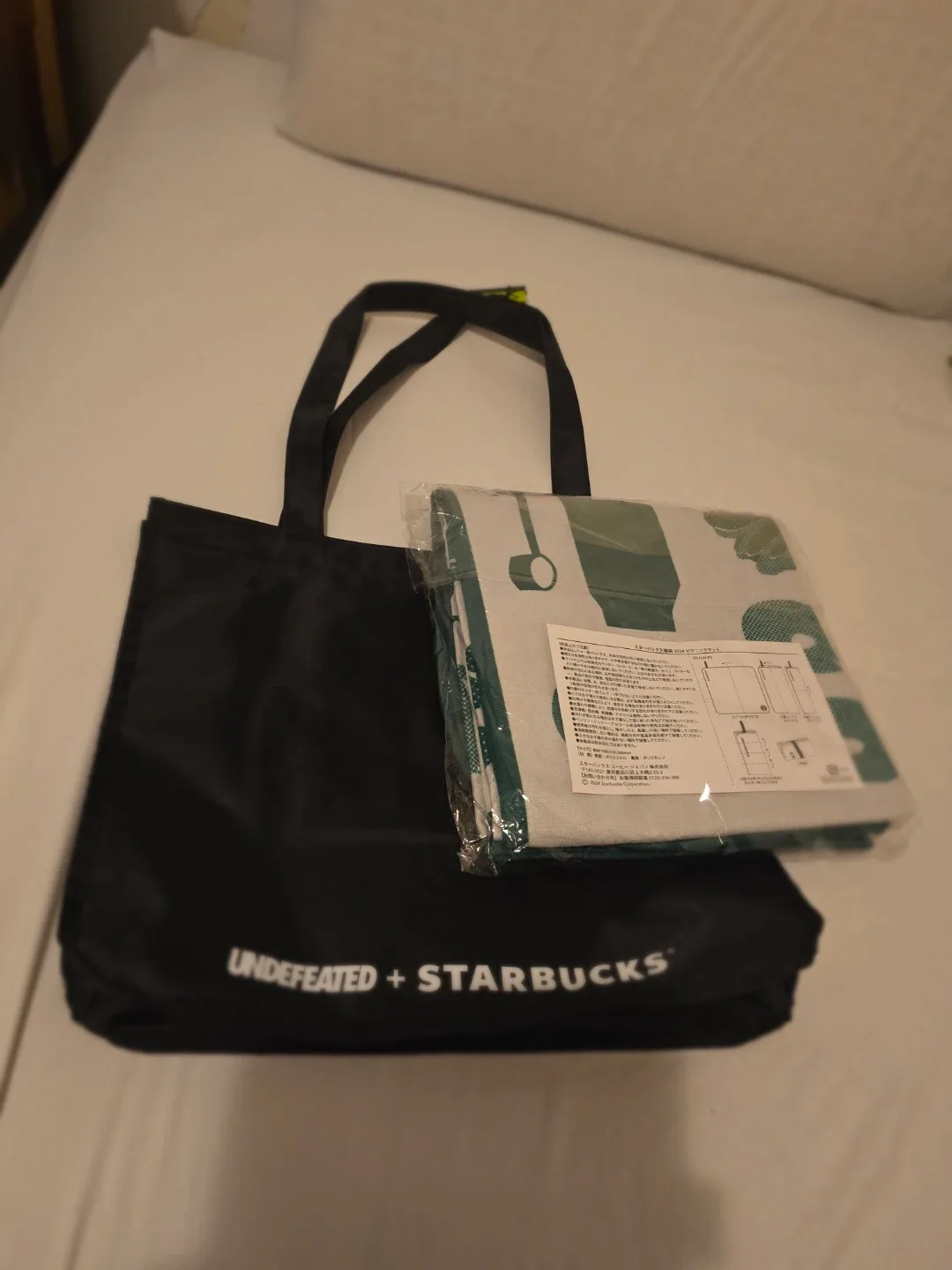 UNDEFEATED + Starbucks Black Tote Bag plus Bonus image indicator(4)