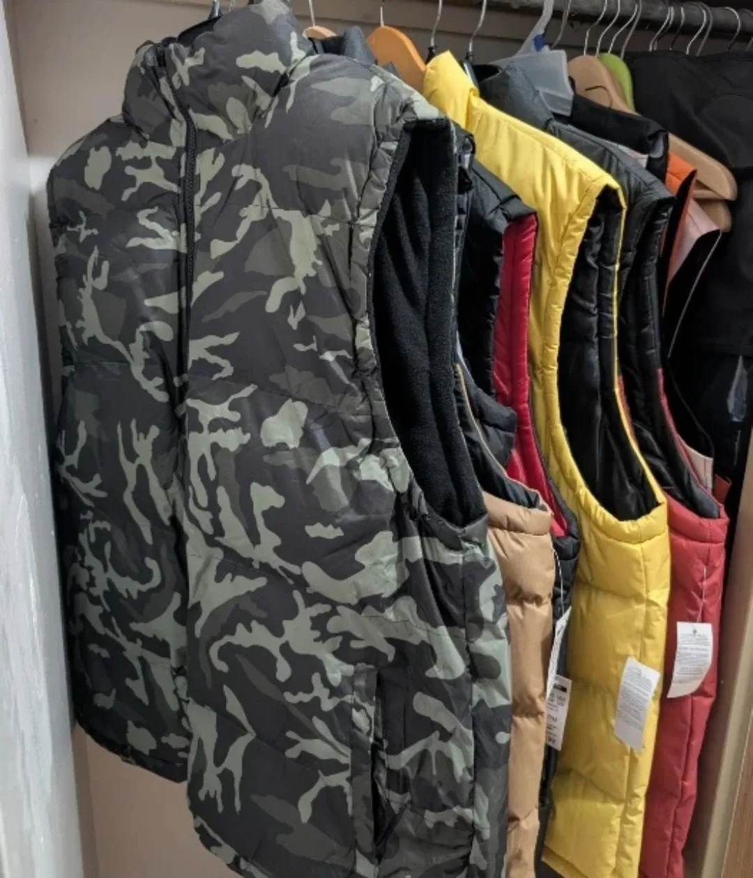 Canada Weather Padded Vests BRAND NEW image indicator(6)