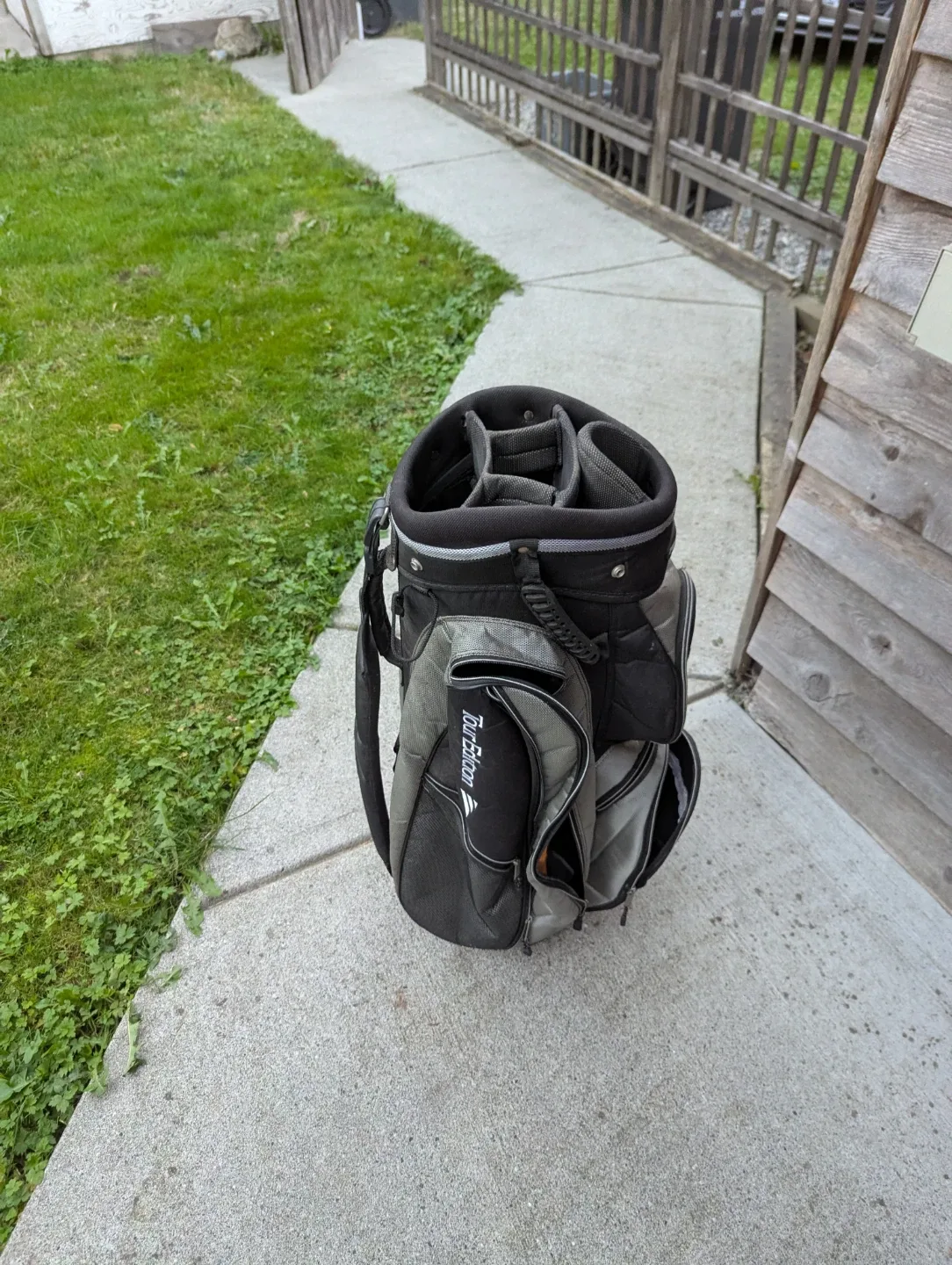 Top Flite Golf Bag - Great Condition image indicator(4)