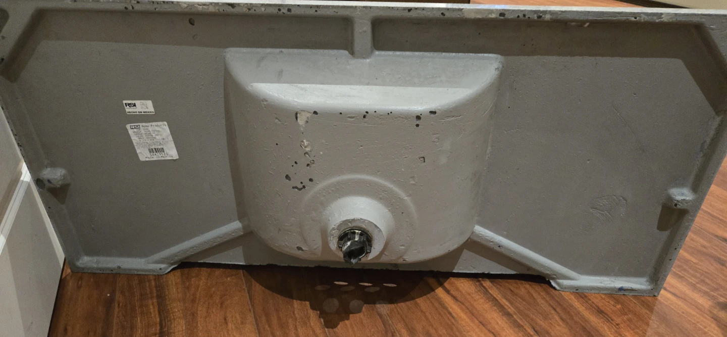 Bathroom sink - photo 2