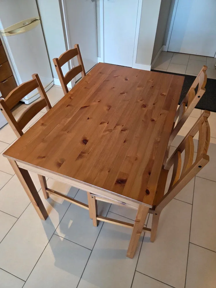 Dining Table & 4 Chairs