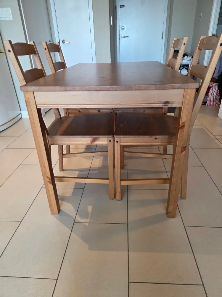 Dining Table & 4 Chairs image indicator(2)